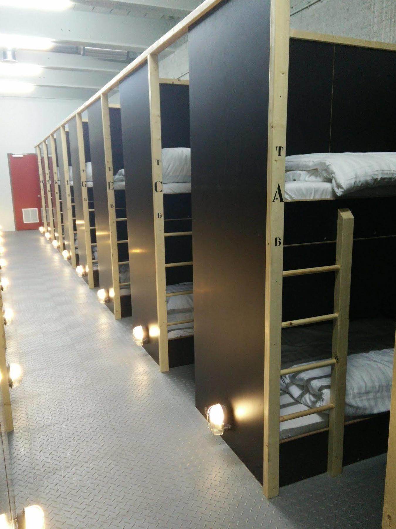 Stayokay Hostel Eindhoven - Blue Collar Экстерьер фото